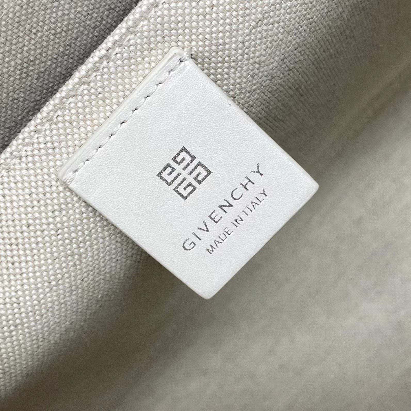 gv Medium G Tote Shopping Bag Denim Blue For Women, Handbags, Shoulder Bags 7.5in/19cm GVC BB50N2B1GC-457