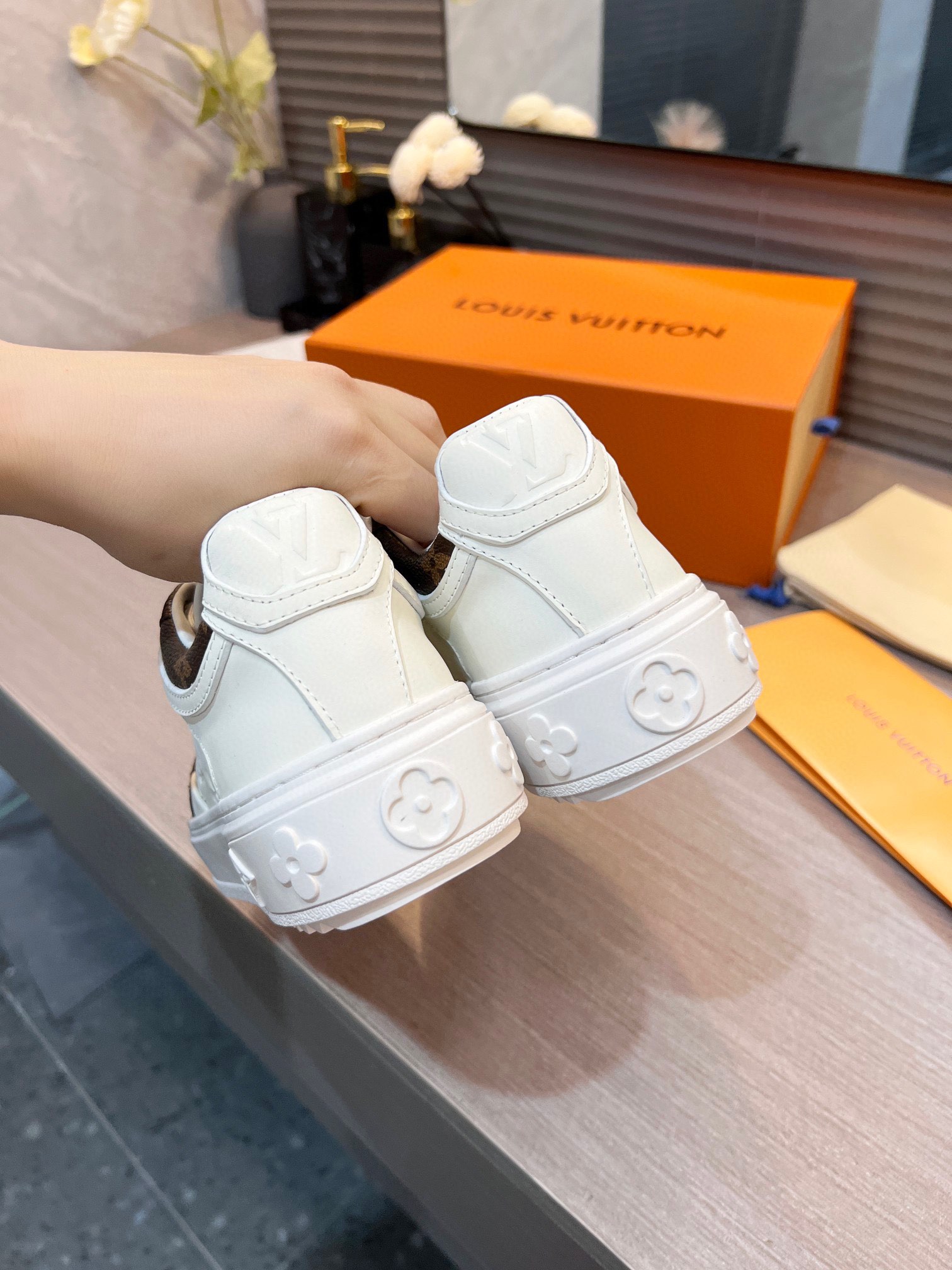 LUV WOMEN’S BOOMBOX SNEAKER BROWN