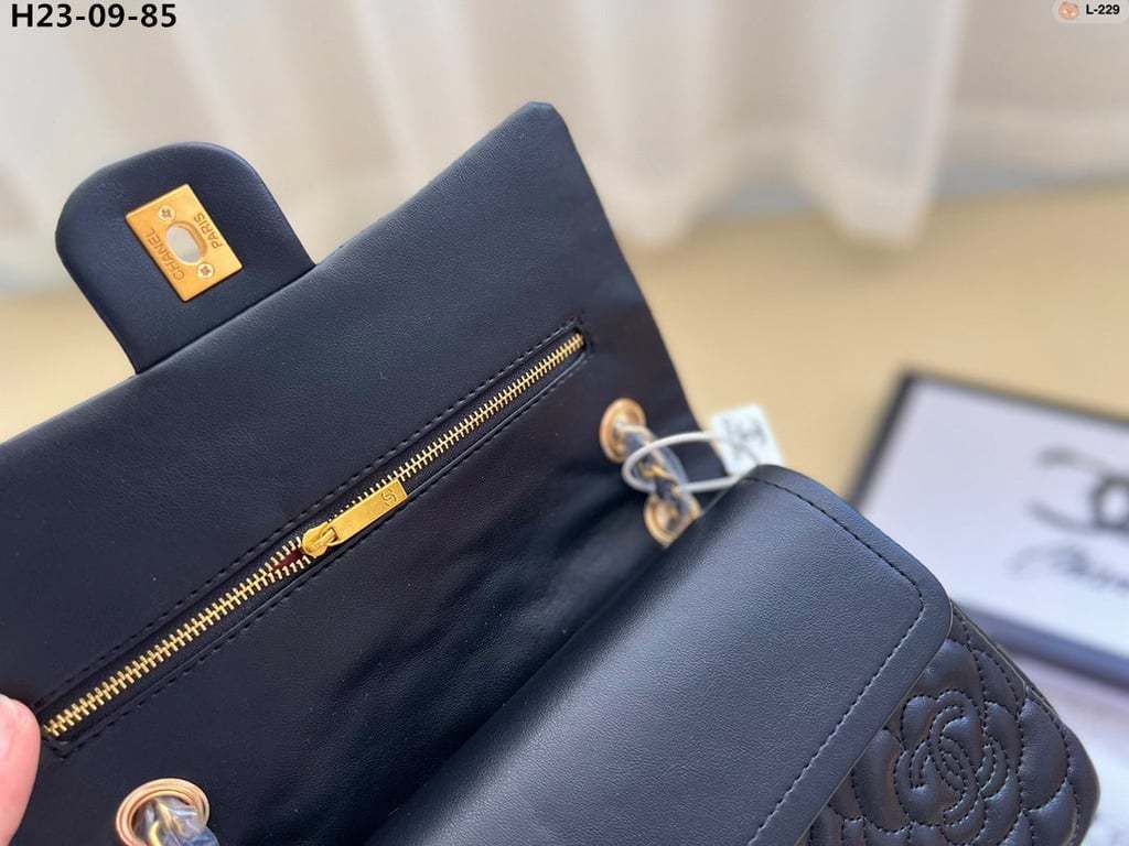 CHL FLAP BAG WITH CAMELLIA FLOWER CHAIN BLACK 26CM