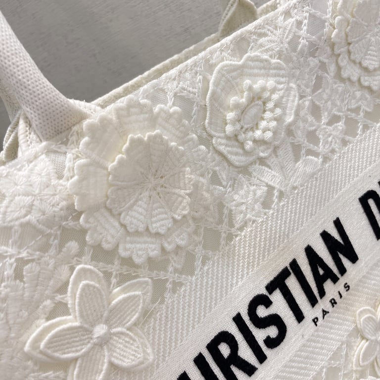 DIR 36CM WHITE D-LACE EMBROIDERY WITH 3D MACRAME EFFECT TOTE BAG