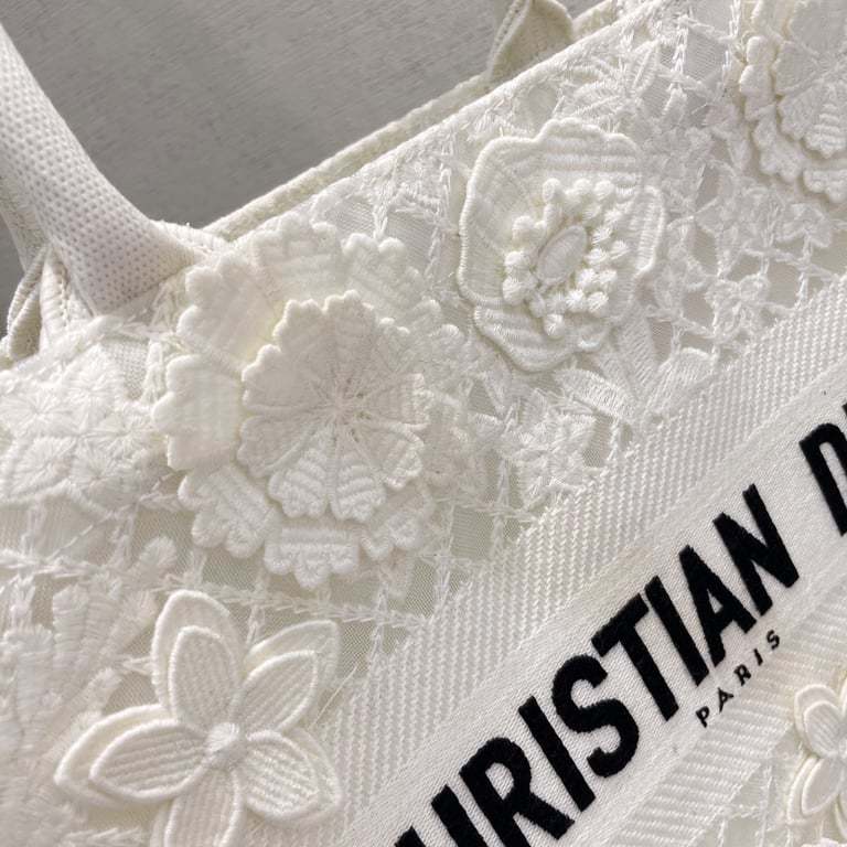 DIR 36CM WHITE D-LACE EMBROIDERY WITH 3D MACRAME EFFECT TOTE BAG