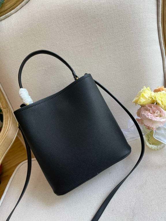 PR MEDIUM SAFFIANO LEATHER PANIER BAG BLACK 1BA2122ERXF0LJ4VOOO