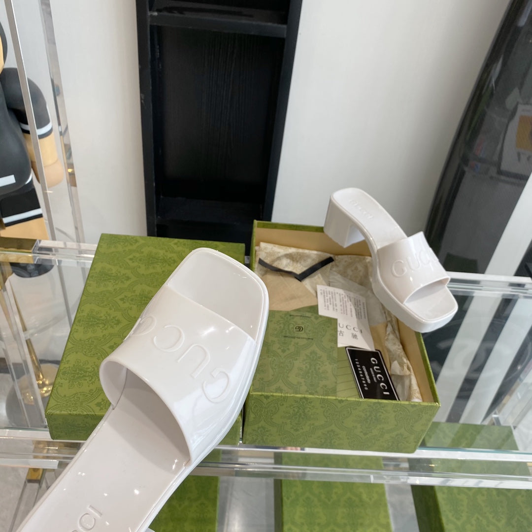 SANDAL GG WOMEN'S RUBBER SLIDE SANDAL WHITE 624730 J8700 9022