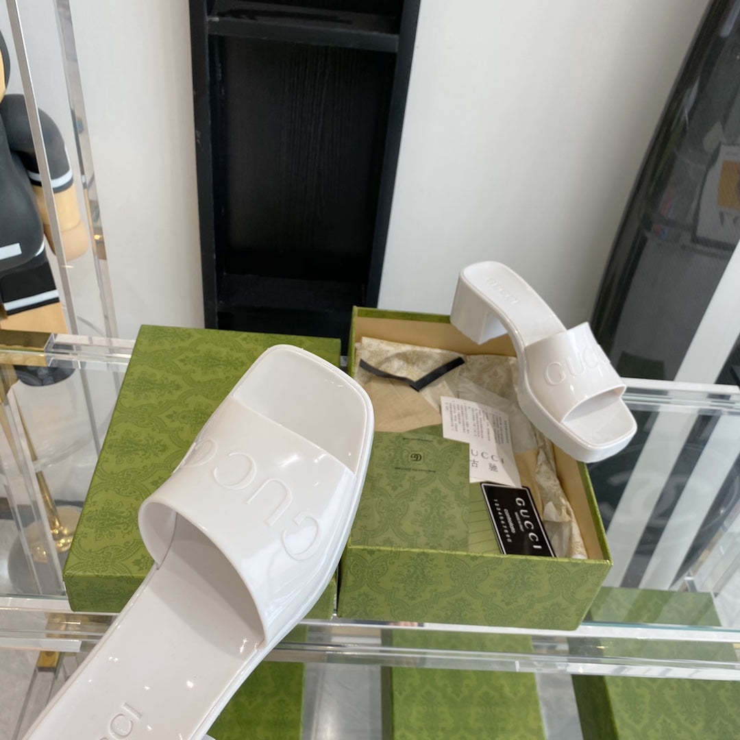 SANDAL GG WOMEN'S RUBBER SLIDE SANDAL WHITE 624730 J8700 9022