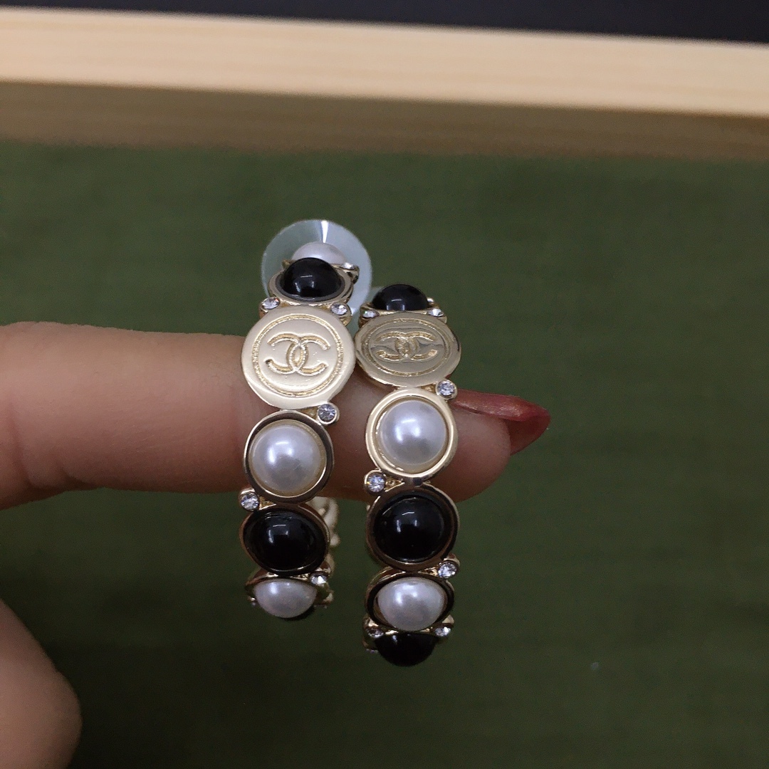 CC HOOP EARRINGS
