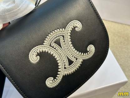CE FOLCO CUIR TRIOMPHE IN SMOOTH CALFSKIN WITH TRIOMPHE EMBROIDERY BLACK 19CM