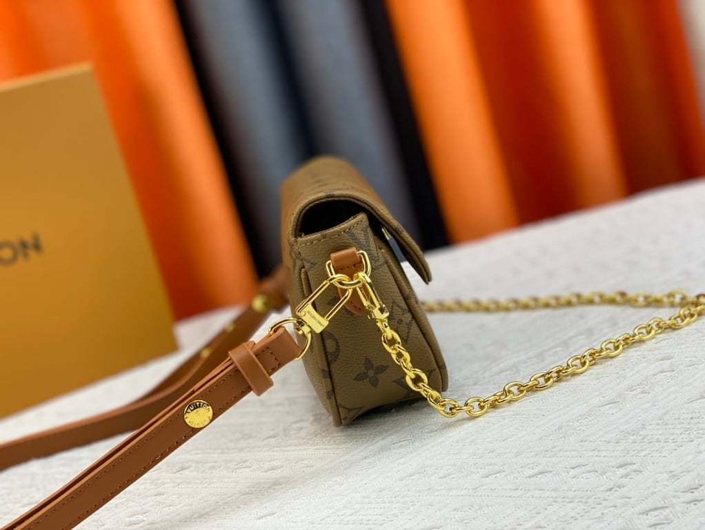 LUV WALLET ON CHAIN IVY BEIGE