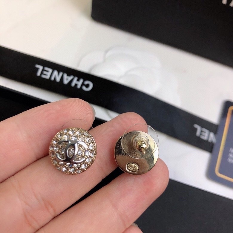 CC BUTTON EARRINGS