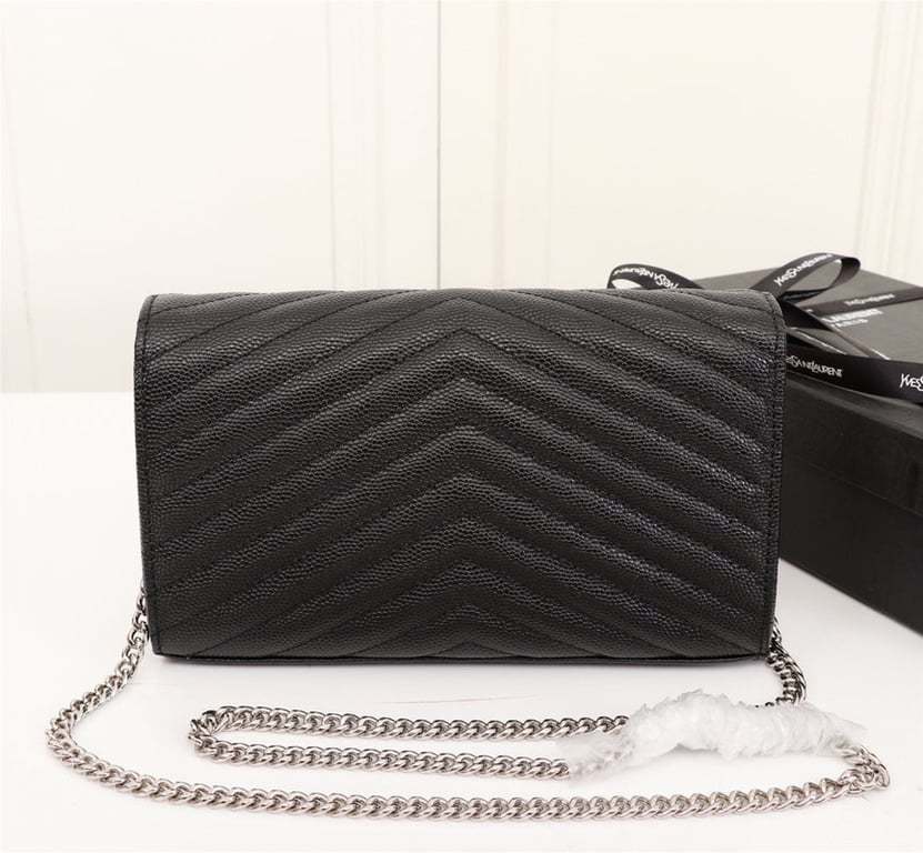 SAINT LAURENT CASSANDRE MATELASSE CHAIN WALLET IN GRAIN DE POUDRE EMBOSSED BLACK SILVER 22CM