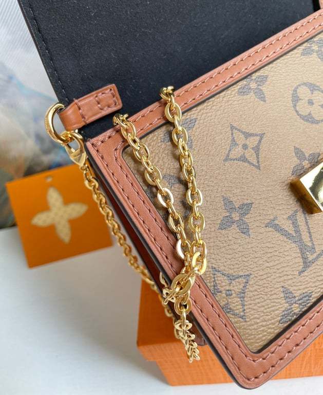 LUV DAUPHINE CHAIN WALLET 18CM