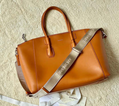 gv Small Antigona Sport Bag Pumpkin For Women, Handbags, Shoulder Bags 13in/33cm GVC BB50MZB1A4-802