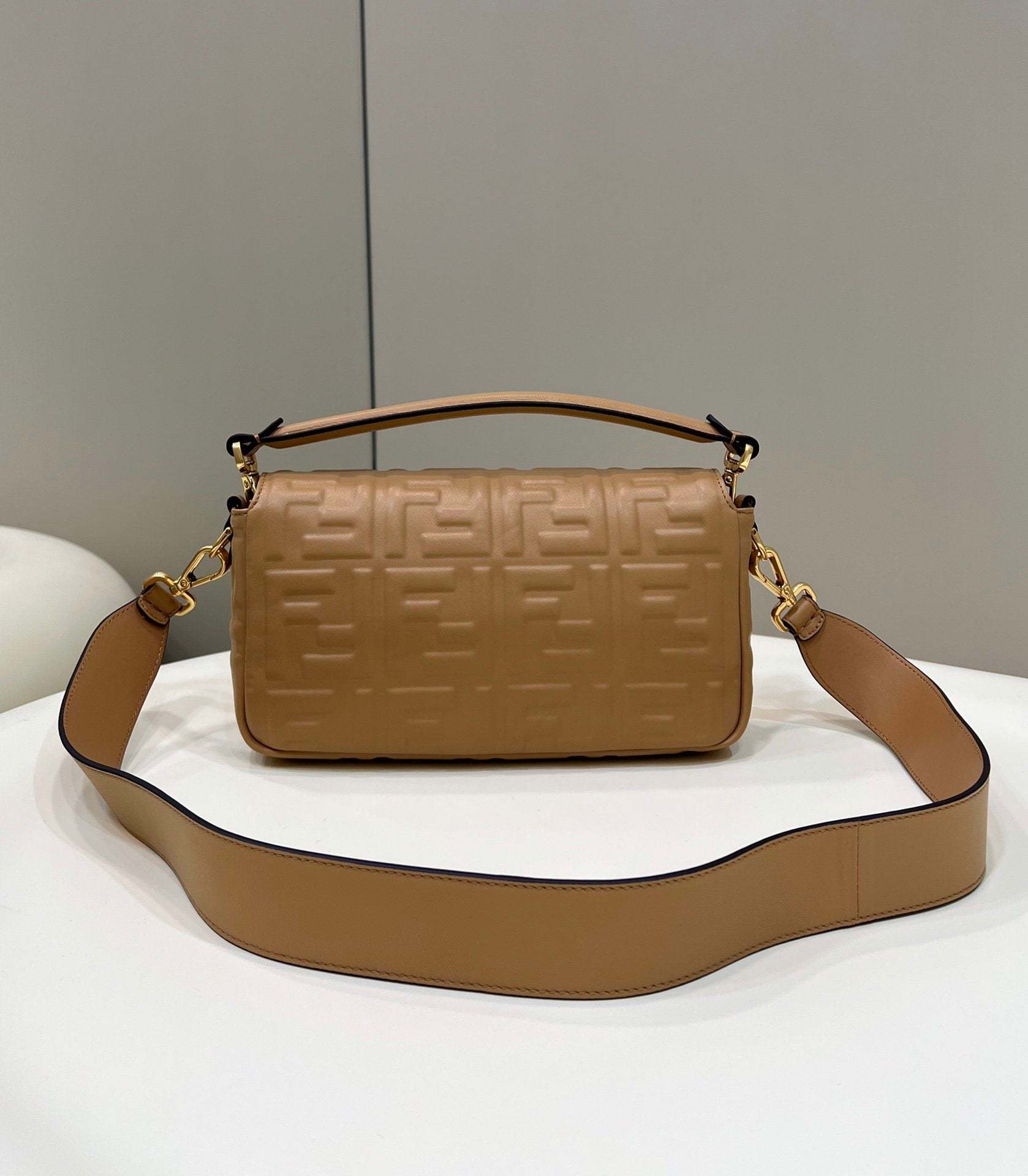 FI Baguette Brown For Women, Women’s Handbags, Shoulder And Crossbody Bags 10.6in/27cm FF 8BR600