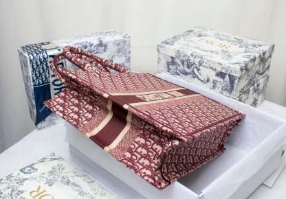 DIR LARGE BOOK TOTE OBLIQUE EMBROIDERY RED 42CM