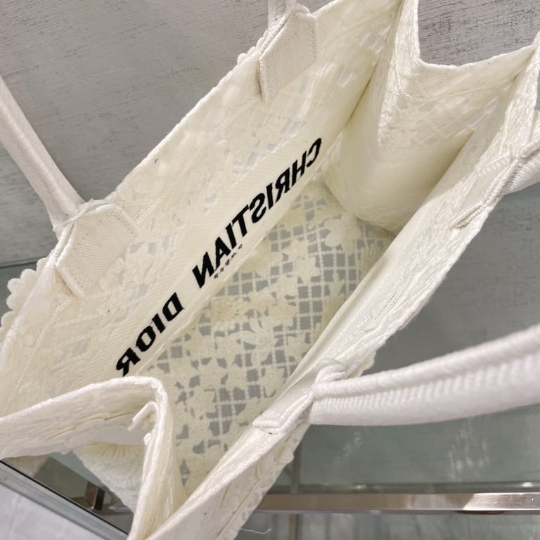 DIR 36CM WHITE D-LACE EMBROIDERY WITH 3D MACRAME EFFECT TOTE BAG