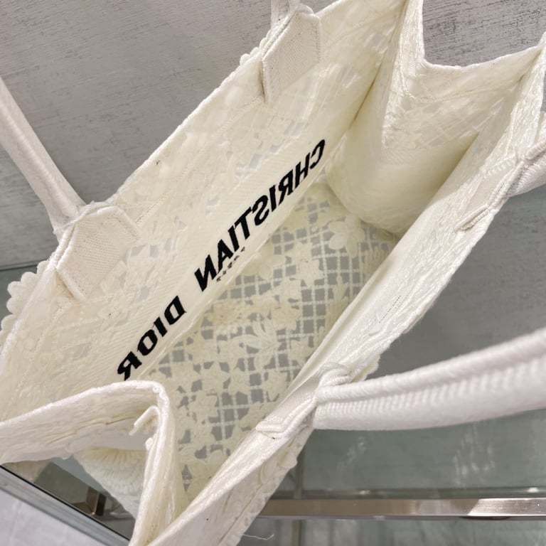 DIR 36CM WHITE D-LACE EMBROIDERY WITH 3D MACRAME EFFECT TOTE BAG