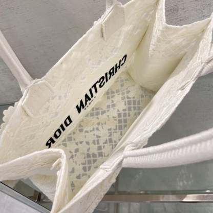 DIR 36CM WHITE D-LACE EMBROIDERY WITH 3D MACRAME EFFECT TOTE BAG