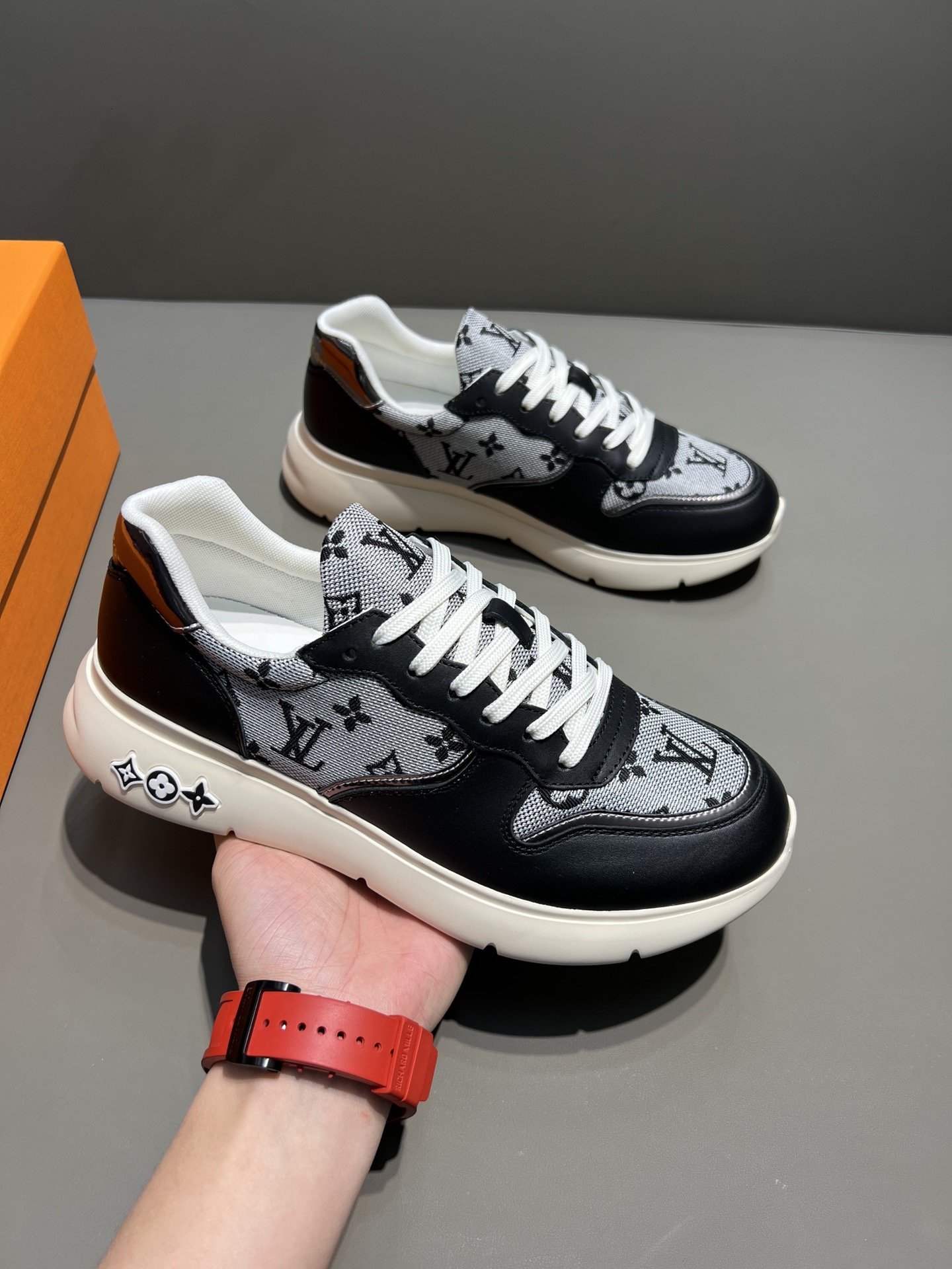 LUV RUN AWAY SNEAKER IRIDESCENT TEXTILE BLACK