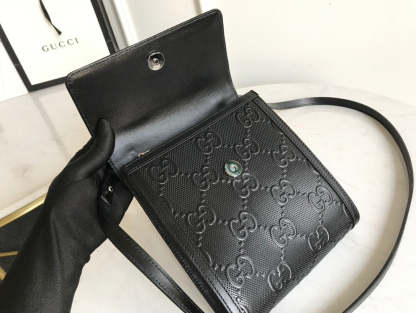 gg Embossed Messenger Bag Black gg Embossed For Men 8.1in/20.5cm gg 625782 1W3AN 1000465