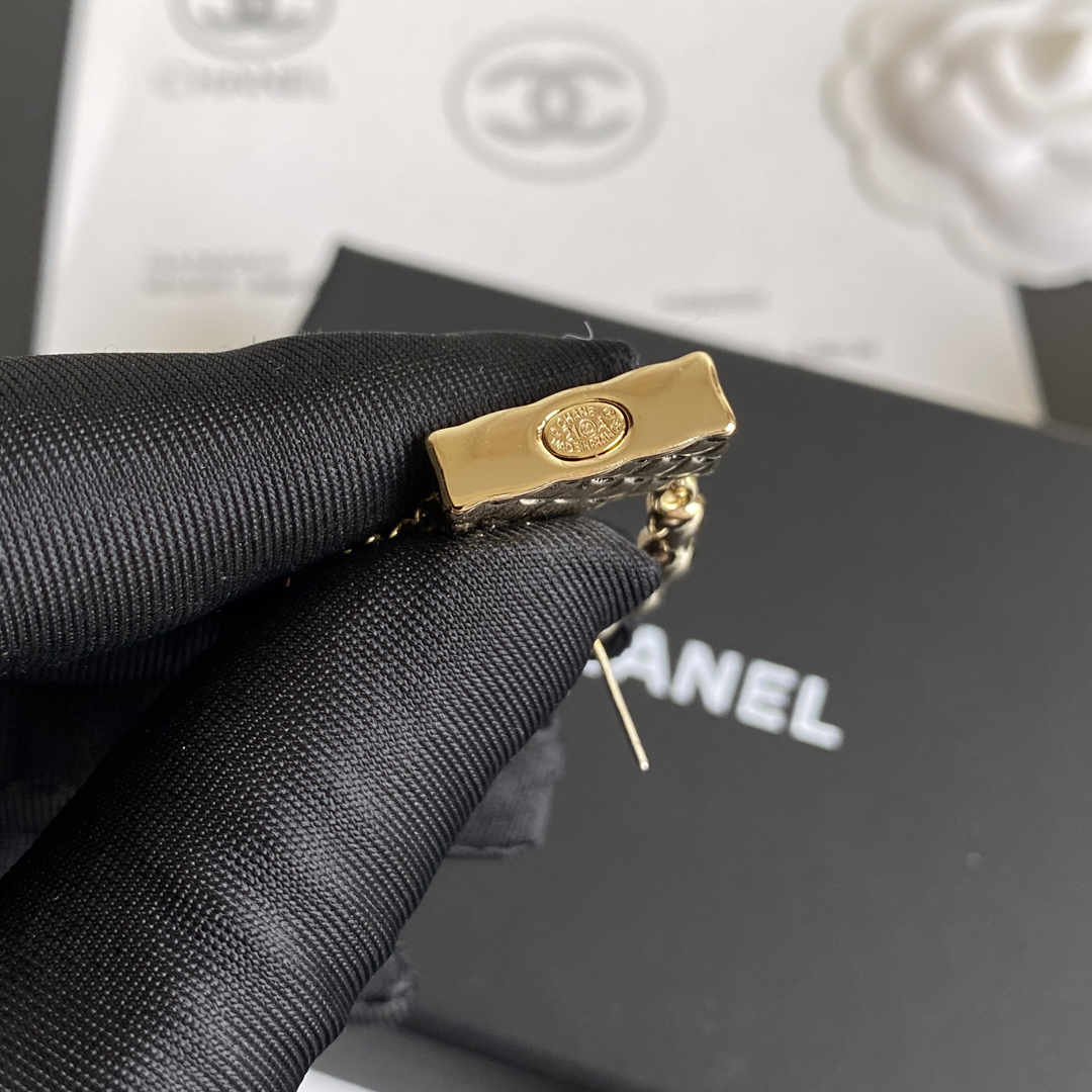 CC LOCK GOLD EARRINGS