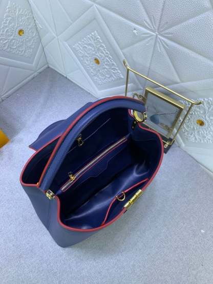 LUV CAPUCINES MM BLUE