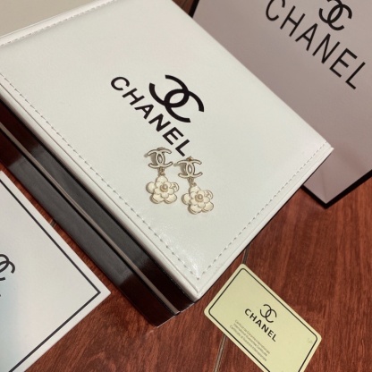 CC FLOWER WHITE EARRINGS