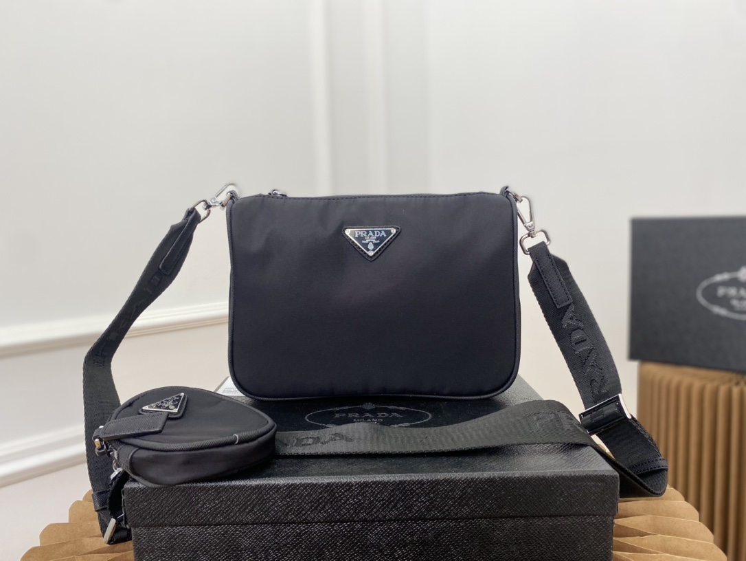 PR RE-EDITION 2000 RE-NYLON SHOULDER BAG 1BH046R064F0002VW11