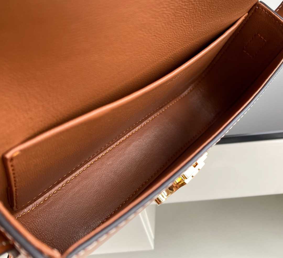 CE TRIOMPHE SHOULDER BAG IN SHINY CALFSKIN BROWN 194143BFN04LU