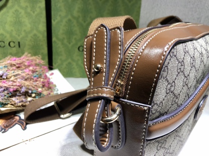 GG MESSENGER BAG WITH INTERLOCKING G 25.5 CM 675891 92THG 8563