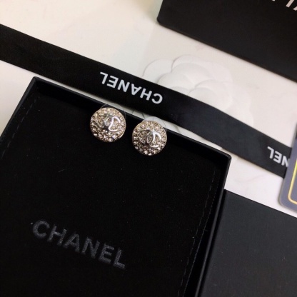 CC BUTTON EARRINGS