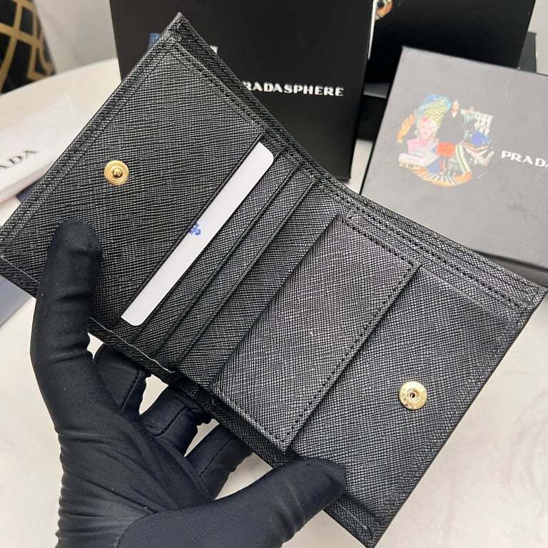 PR SAFFIANO MONOCHROME FLAP SMALL WALLET FULL BLACK 10CM 1MV204 QWA F0002