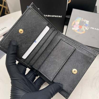 PR SAFFIANO MONOCHROME FLAP SMALL WALLET FULL BLACK 10CM 1MV204 QWA F0002