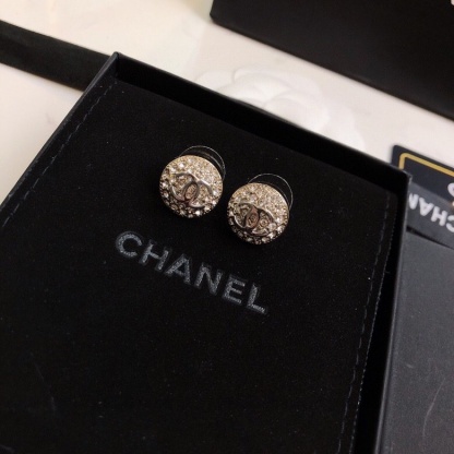 CC BUTTON EARRINGS