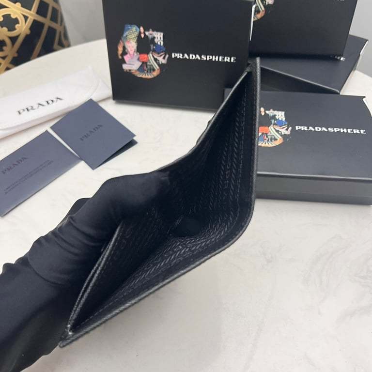 PR SMALL SAFFIANO LUX LEATHER FLAP CONTINENTAL TRIANGLE BLACK WALLET 10CM