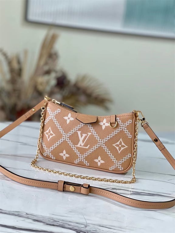 LUV EASY POUCH ON STRAP 19CM BEIGE