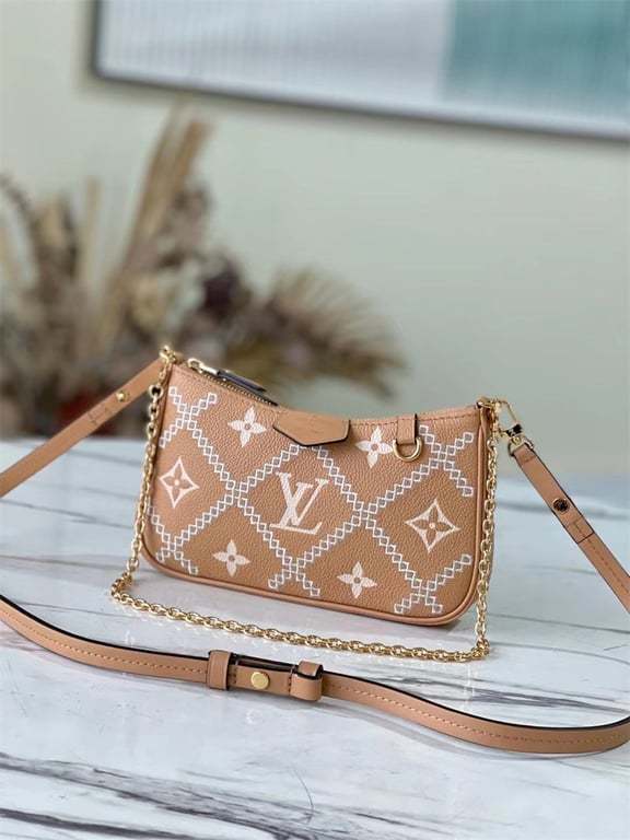 LUV EASY POUCH ON STRAP 19CM BEIGE