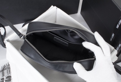 YSL LOU CAMERA BAG IN QUILTED BLACK SILVER LEATHER 23CM 612544DV7041000