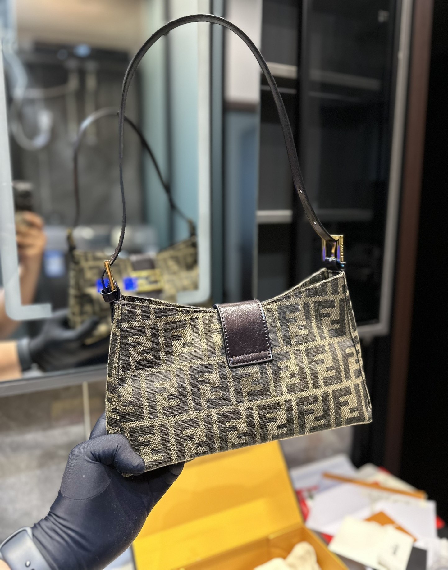 FD ZUCCA HANDBAG BROWN 24CM