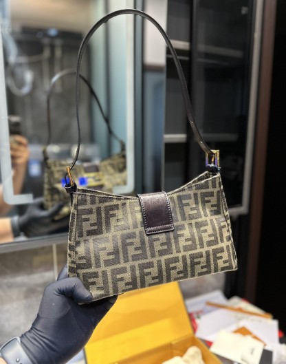 FD ZUCCA HANDBAG BROWN 24CM