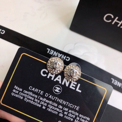 CC BUTTON EARRINGS