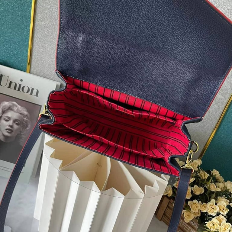 LUV POCHETTE METIS 25CM M44071