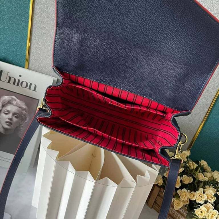 LUV POCHETTE METIS 25CM M44071