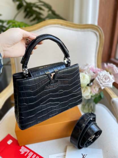 LUV CAPUCINES MM BLACK 27CM N92967