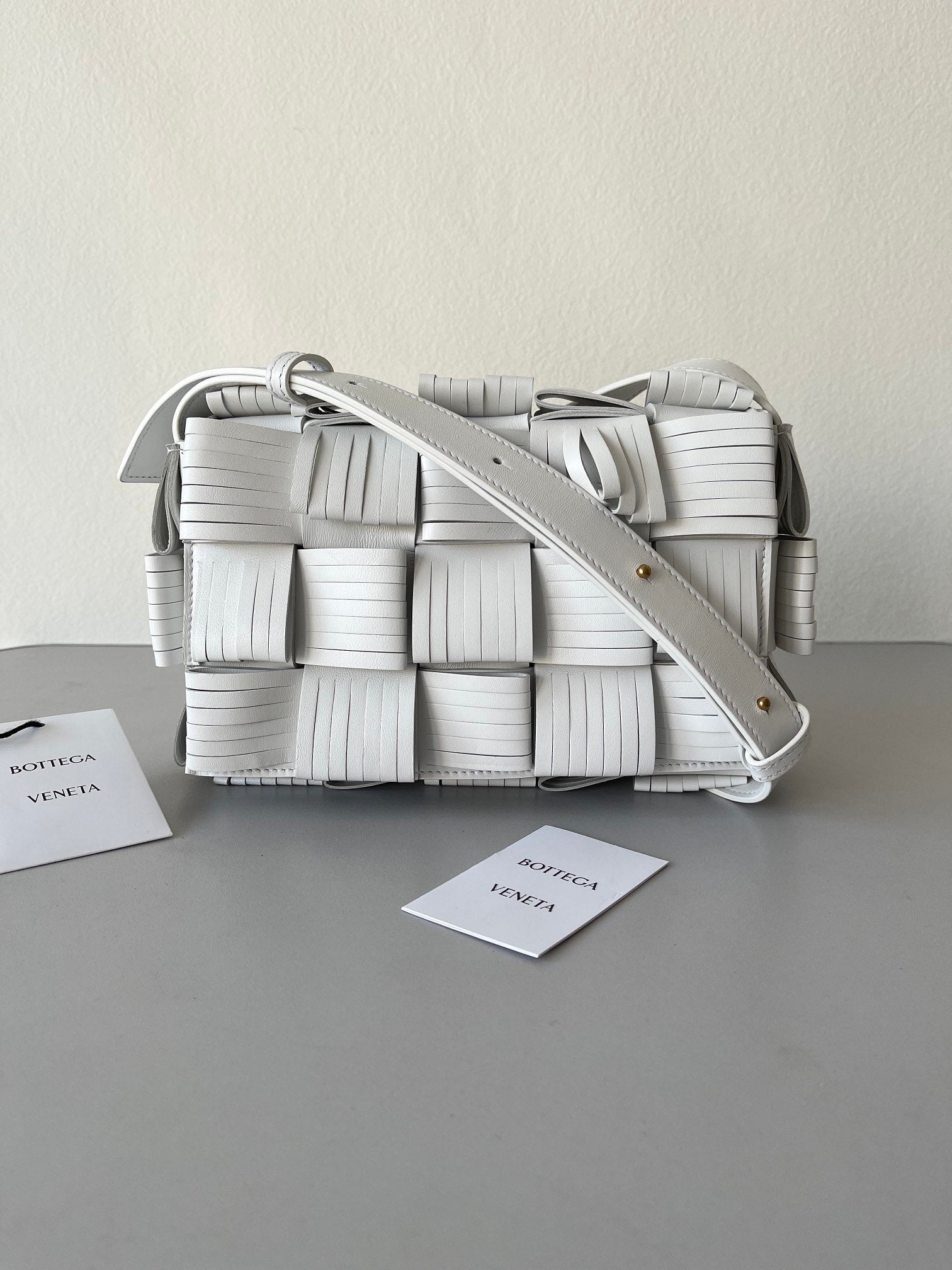 BV Cassette White, For Women, Bags 9.1in/23cm 680698V1G719009