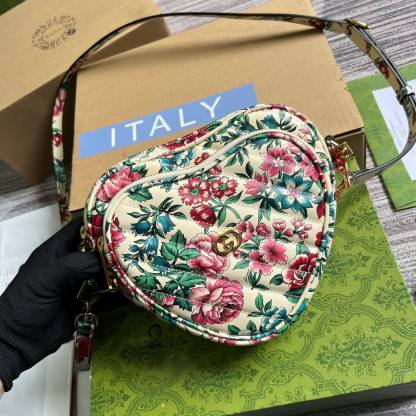 GC 740355 Mini Heart Shoulder Bag 20cm white Rose Pink