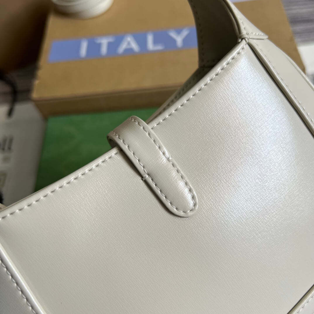 GG637091 Handbag subaxillary bag 19cm white cowhide