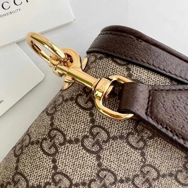 Blondie Medium Shoulder Bag With Round Interlocking G 699210