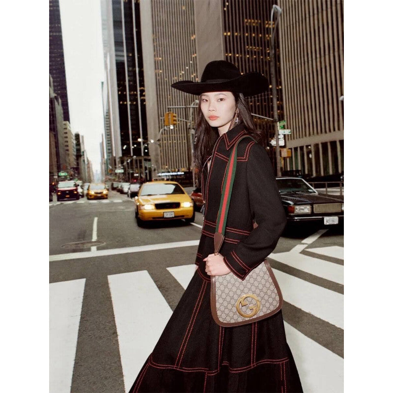 Blondie Medium Shoulder Bag With Round Interlocking G 699210