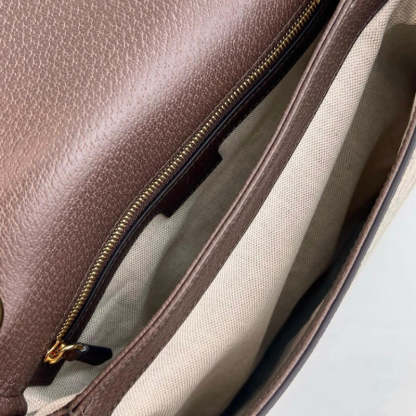 Blondie Medium Shoulder Bag With Round Interlocking G 699210