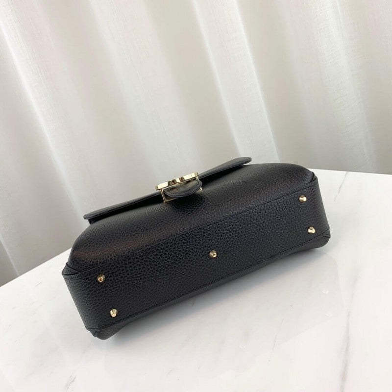 Interlocking GG Clasp Convertible Bag 510302