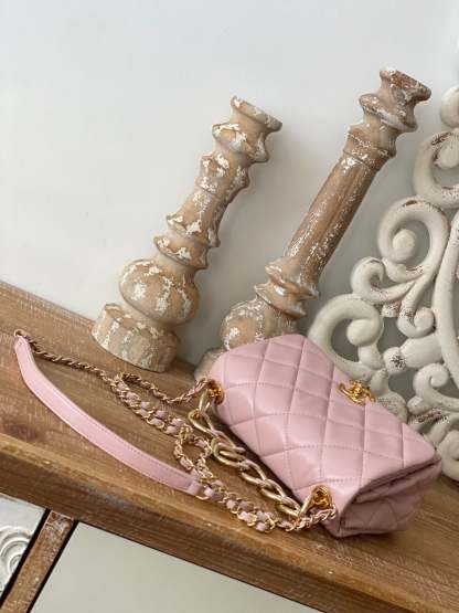 CHL Classic Diamond Flap Bag Light PiNike For Women, Women’s Bags 9.1in/23cm
